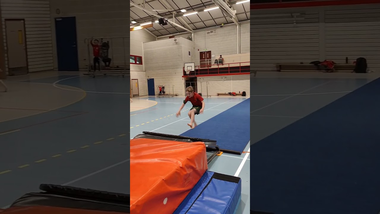 Salto med skru for 1.-3. klasse siste dag f&oslash;r sommeren 🤸😊 #trampett #salto #skru