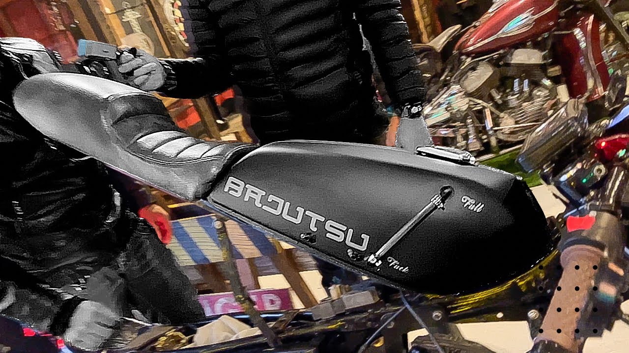 una AKT NKD 125 CAFE RACER con UNA FORMA UNICA para ABRIR el BAUL 😱😳