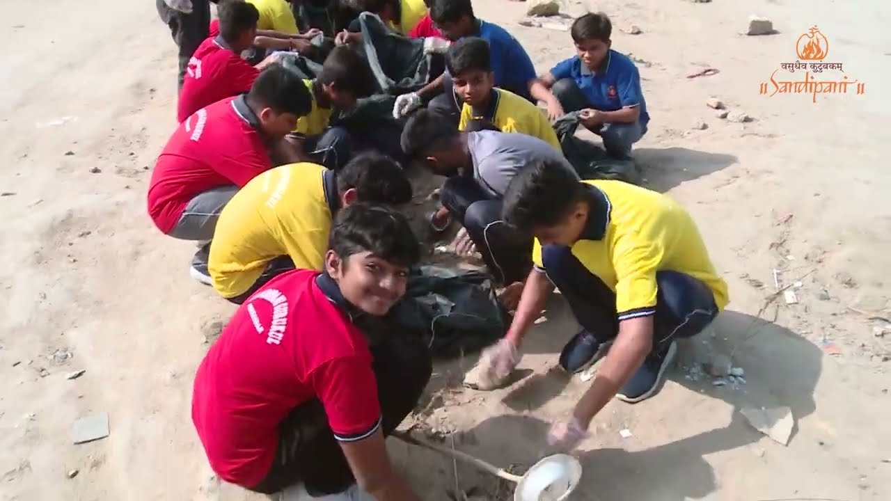 Cleanliness Campaign (Swachhta Abhiyan) at Chowpatty Ground, Porbandar | Sandipani Seva Divas 2022