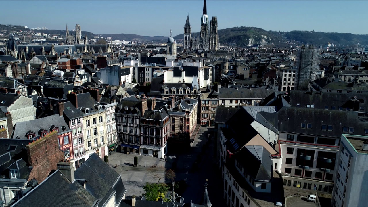Images de drone de la ville de Rouen d&eacute;serte