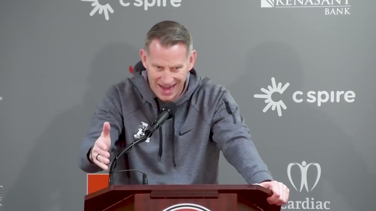 Basketball's Iron Bowl on the road: Nate Oats on Auburn, roster availability & SEC grind