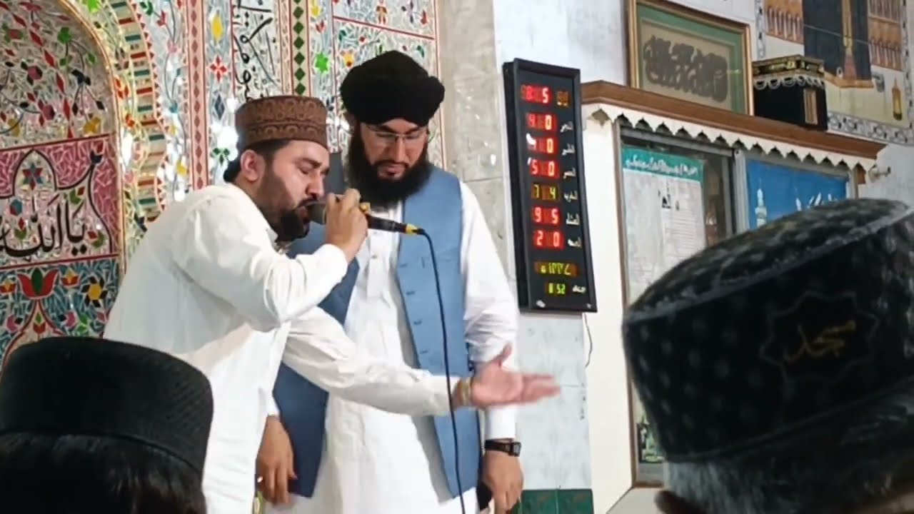 Mufti Hanif Qureshi Fight Naat Khawan| Hanif Qureshi Attack |Ladahi In Mehfil |Dawat e Islami expose