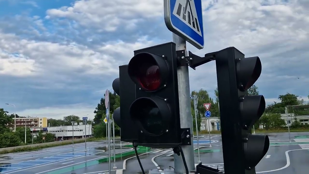 Dopravne ihrisko Karlova Ves - polofunkcne semafory