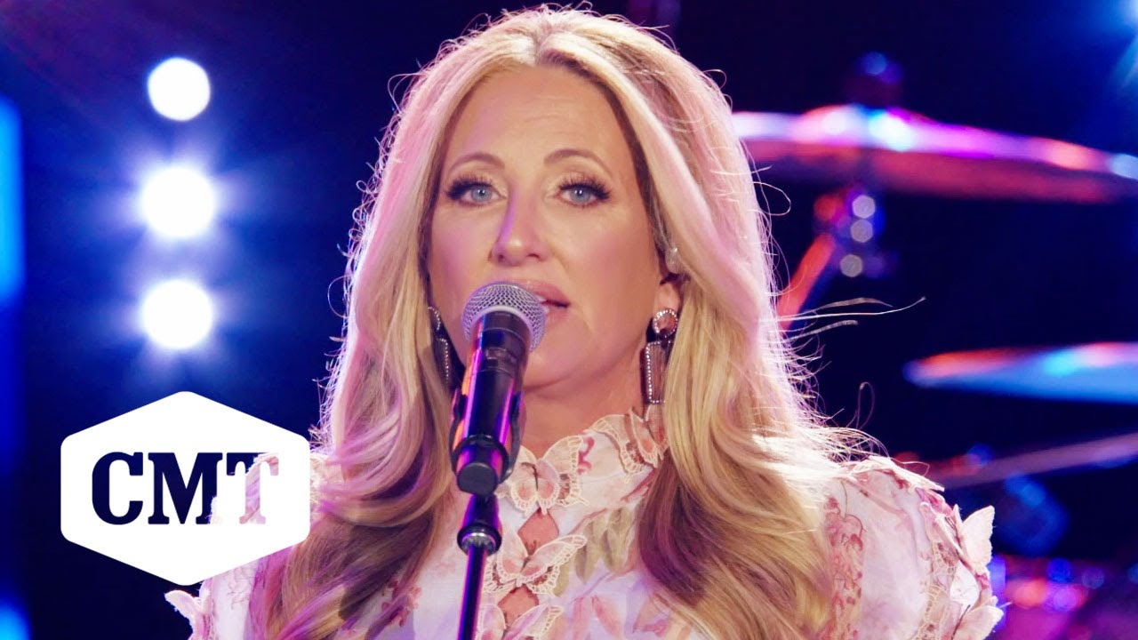 Lee Ann Womack Performs 