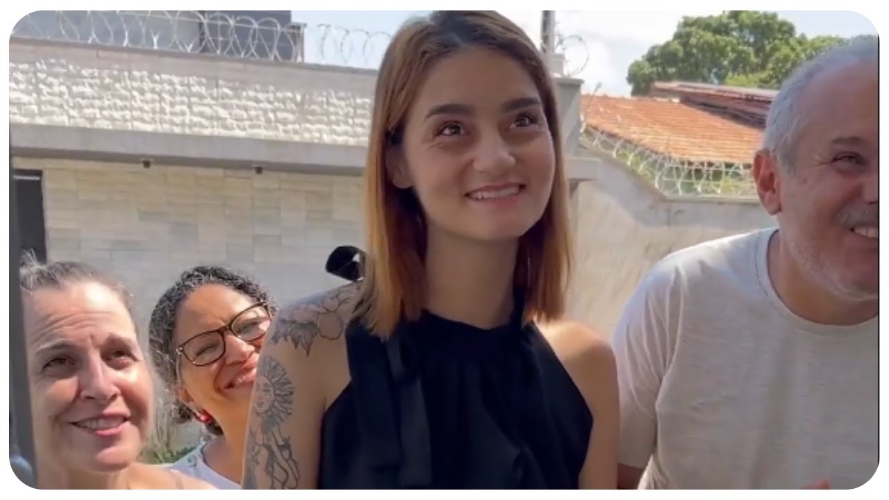 Ele chamou toda a sua família e não a avisou.  (FILME COMPLETO)