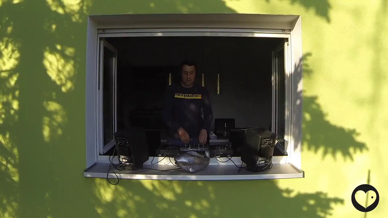 Quarantäne Session #2 Live aus dem Wohnzimmerfenster :D