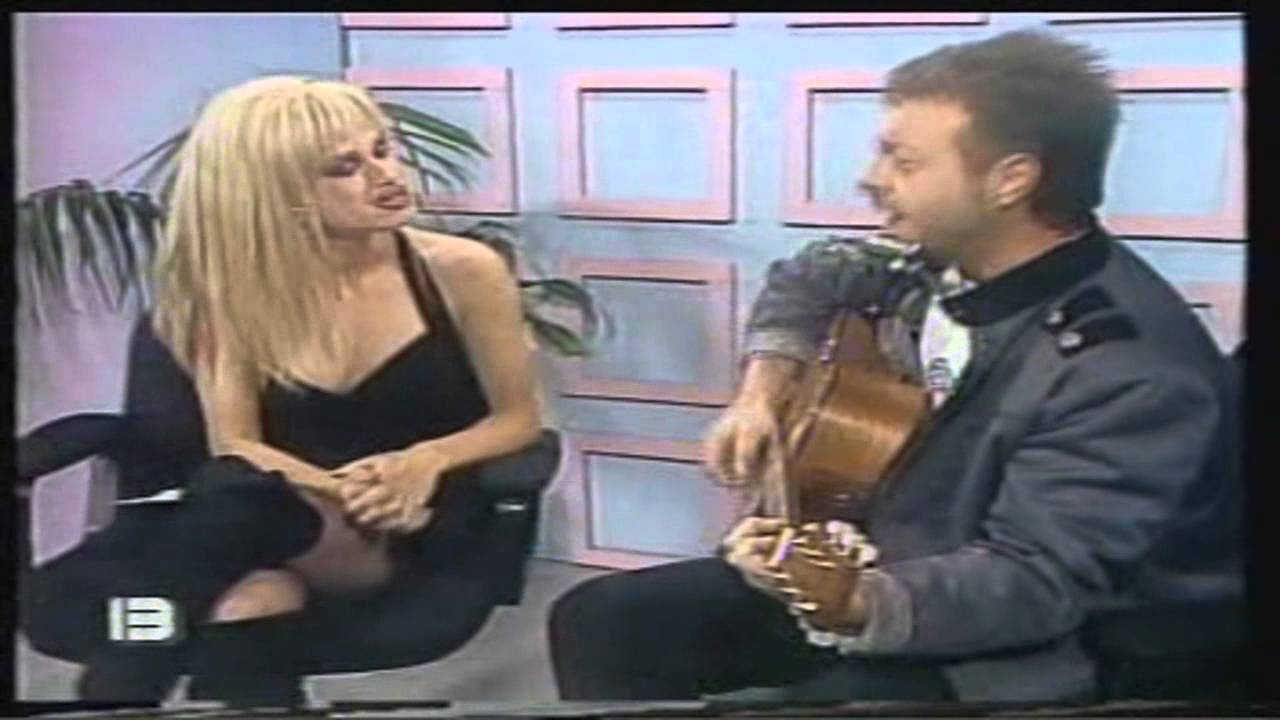 Juana Molina - Leon Gieco. Cantorcito a contramano.