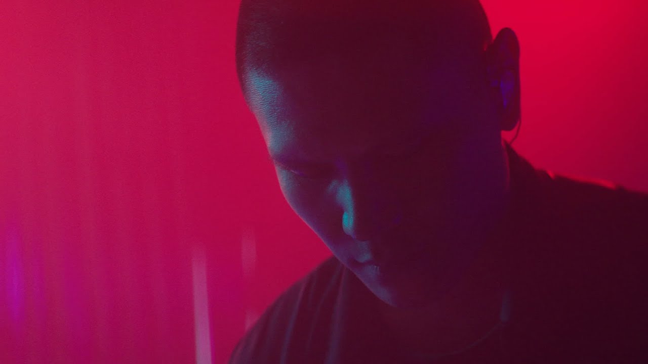 Juno Mamba - Slow Light (Live Performance)