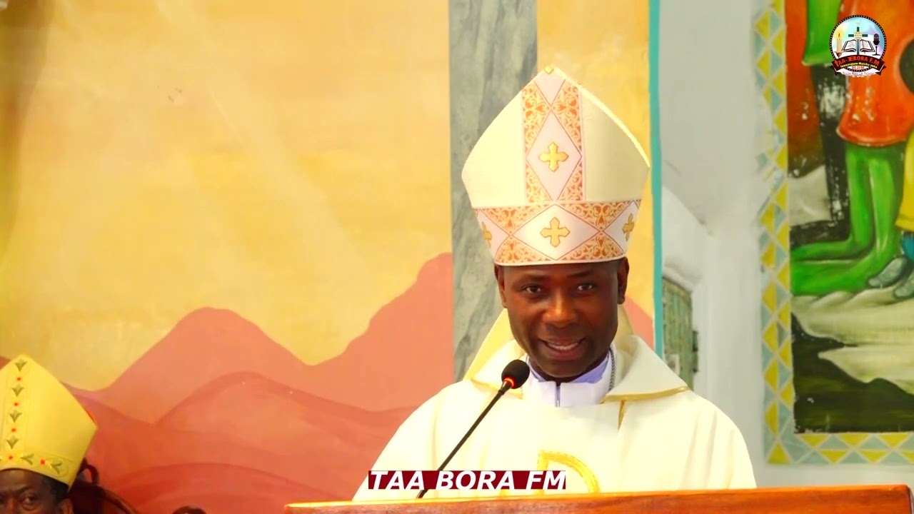 PADRE MKOREA AWAVUNJA MBAVU WANA MAKOKOLA WAKATI AKIJITAMBULISHA