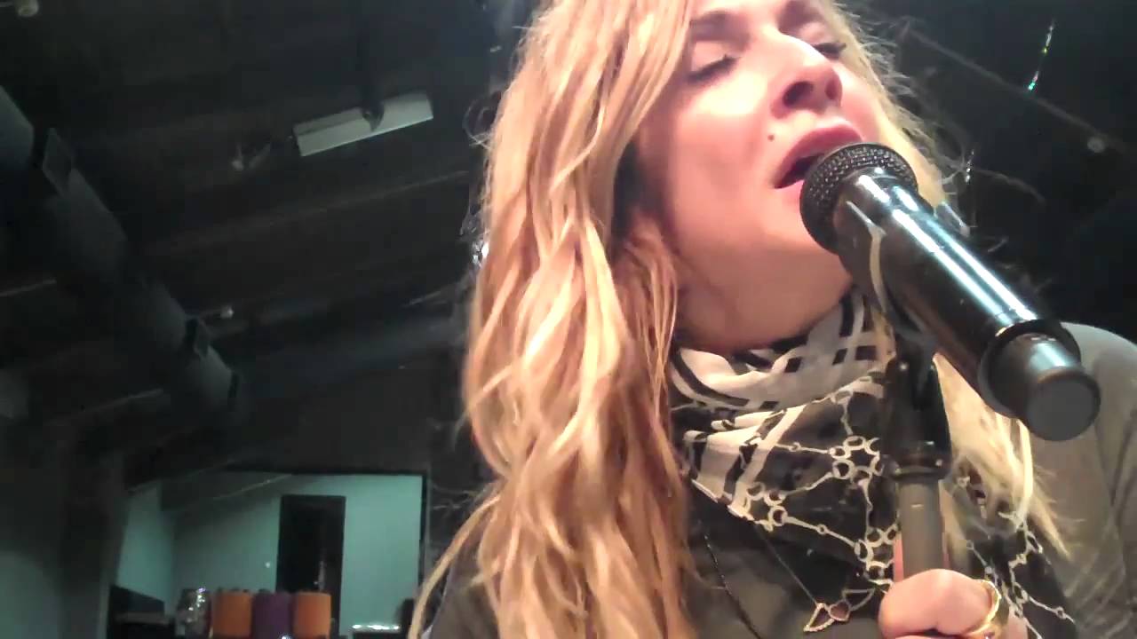 Anathema Se - Anna Vissi - Unplugged Concert 2011 (backstage)