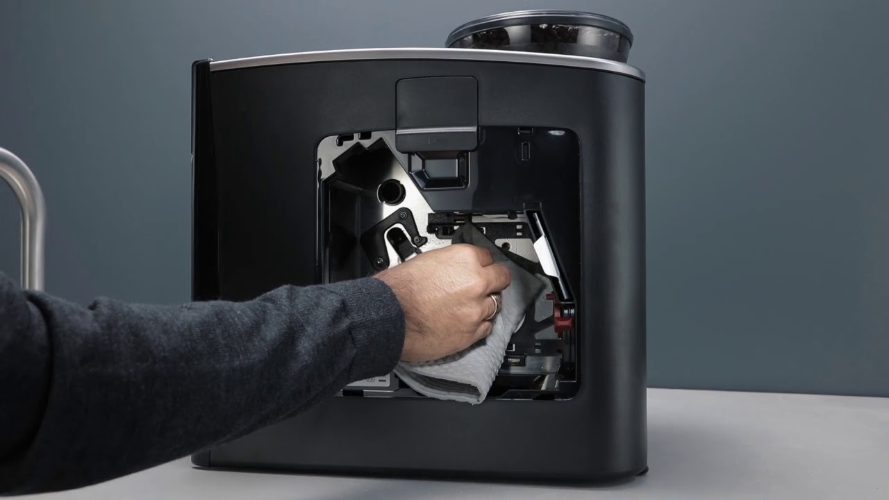 Siemens EQ.6 - jak wyjąć i wyczyścić jednostkę zaparzania