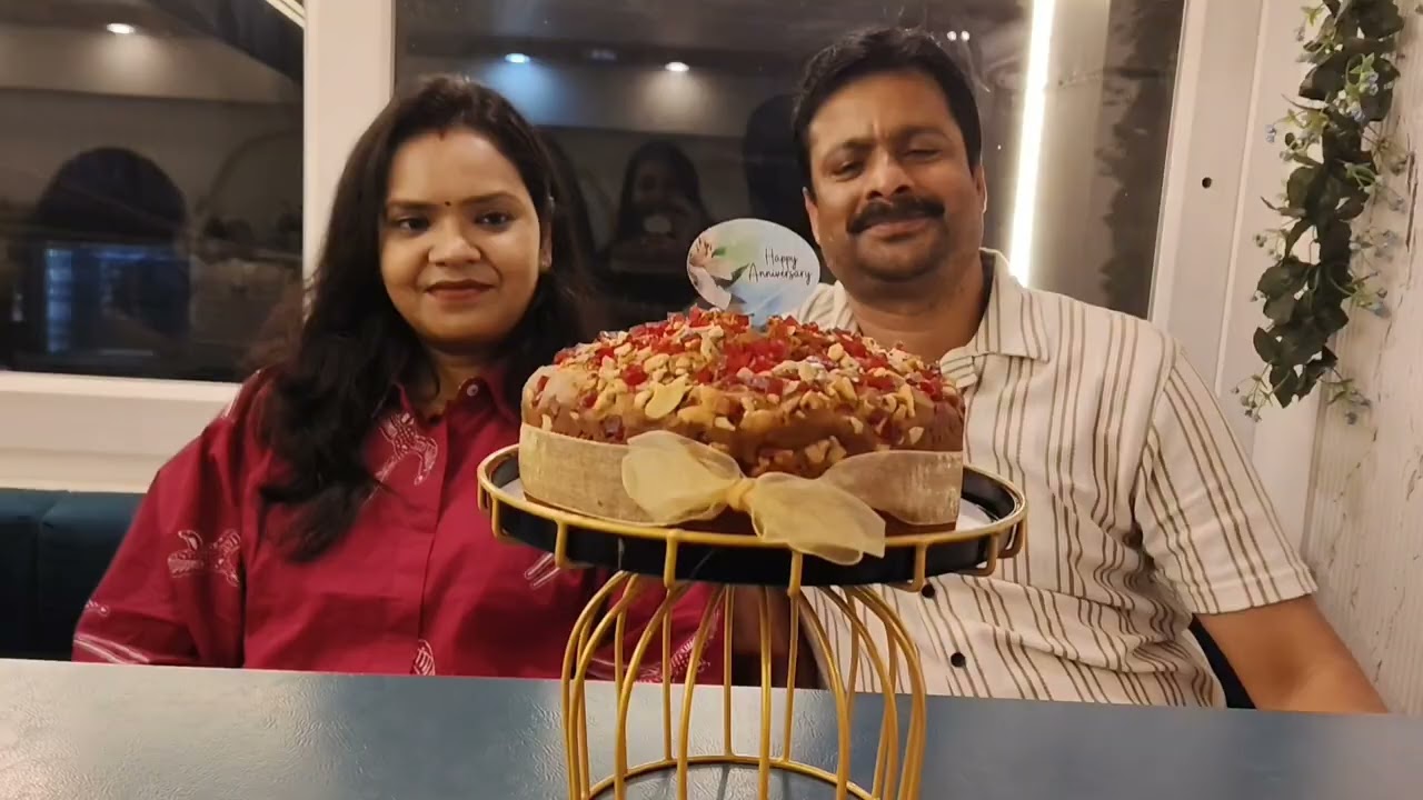 Humne manae mere bhai bhabhi ki anniversa ry ❤️#enjoy#family#food#cake