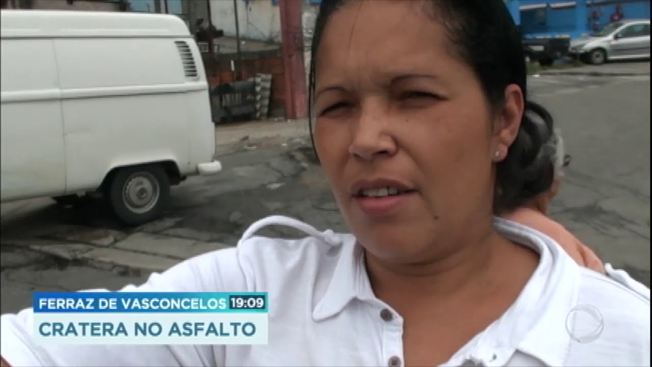 Asfalto trincado em Ferraz de Vasconcelos coloca em risco a vida de motoristas e pedestres