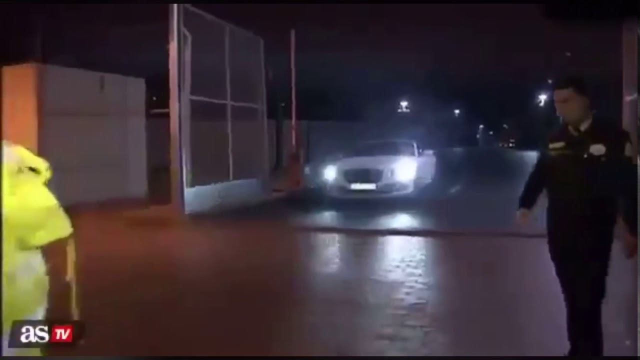 Real Madrid fans try and attack Gareth Bale&rsquo;s car while leaving training ground