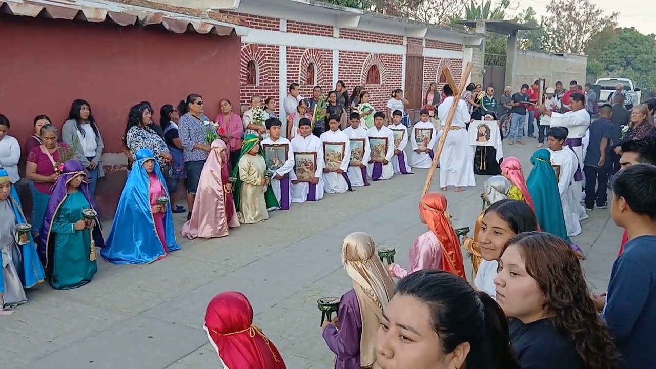 Tercer viernes de viacrucis en Ayoquezco 