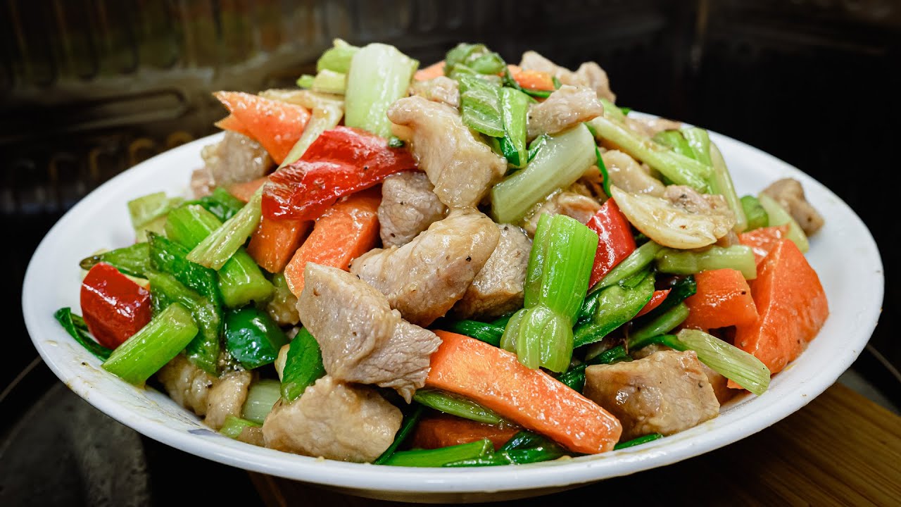 廣東話影片｜西芹苗甘筍炒肉粒｜營養豐富有助降血壓，嫩滑肉粒惹味好送飯！｜一道好的菜式，必須要花時間花步驟去製作，這樣就能夠達到健康營養口味兼得的佳餚！