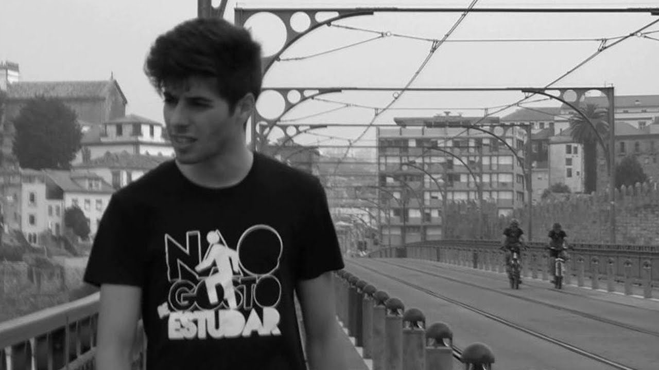 Adele - Someone like you - Parody / Spoof - "Ficas chateada se eu dou um pu"