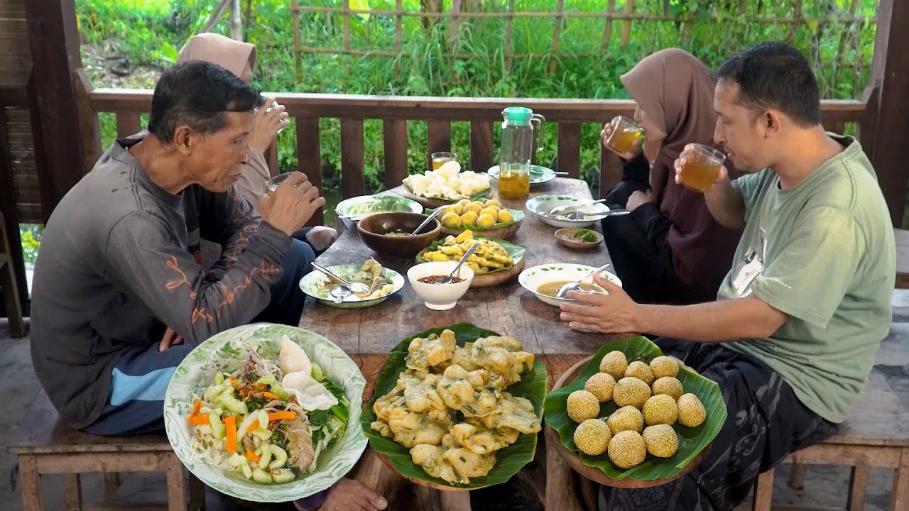 Memetik Cabai Rawit di Kebun | Bikin Mie Godok, Onde Onde isi Kacang Ijo dan&nbsp;Bakwan&nbsp;Tahu