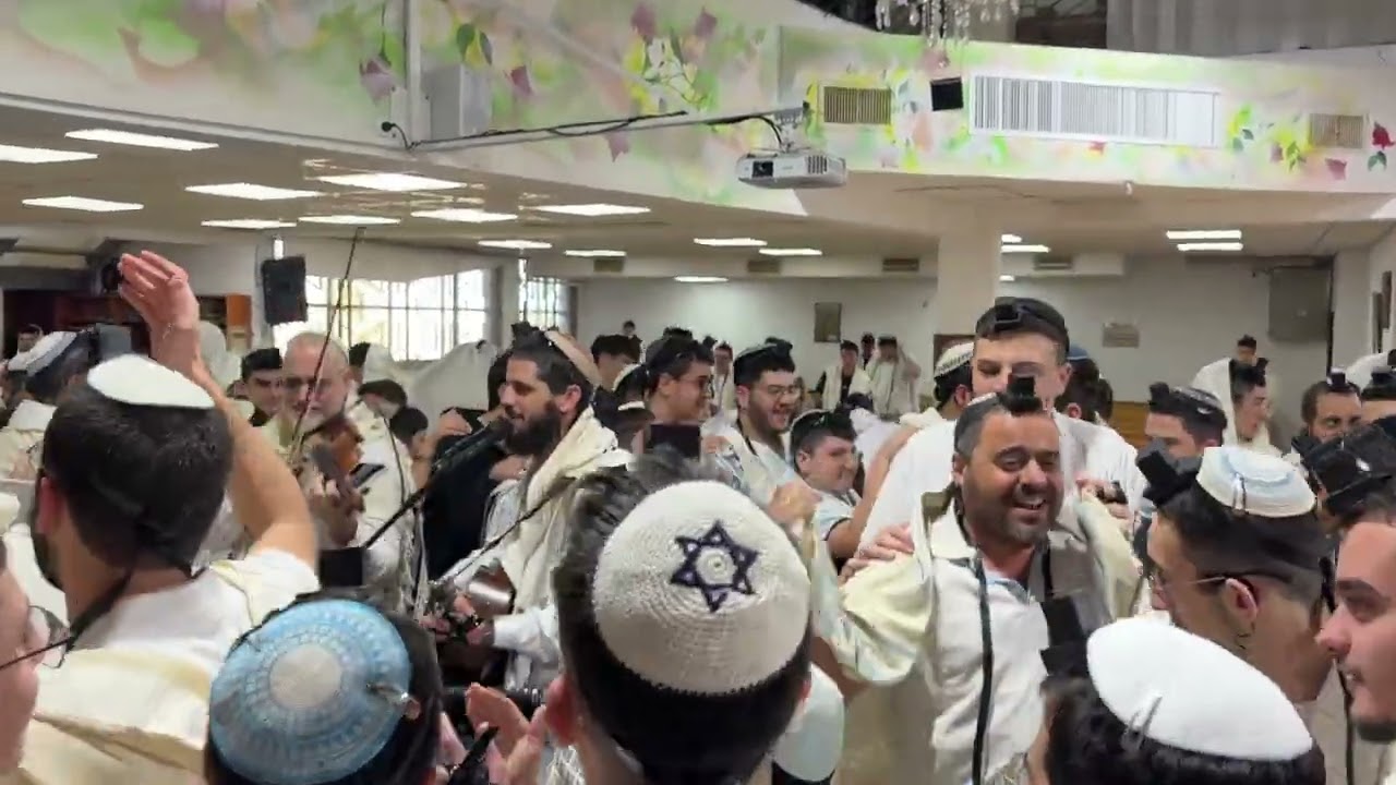 הלל ראש חודש אדר בישיבה התיכונית עם הרב יאיר כהן