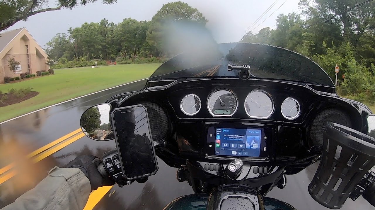 Mustang Low Down Review / Riding in the Rain