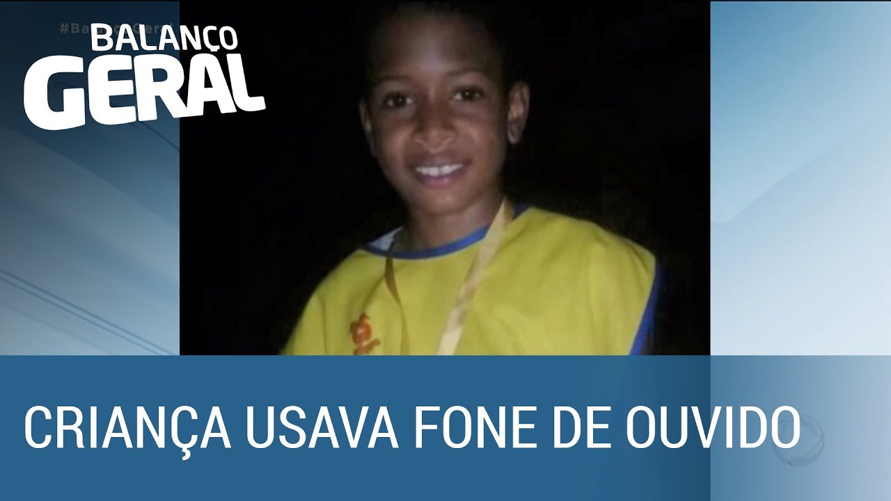 Menino morre eletrocutado após usar celular conectado ao carregador