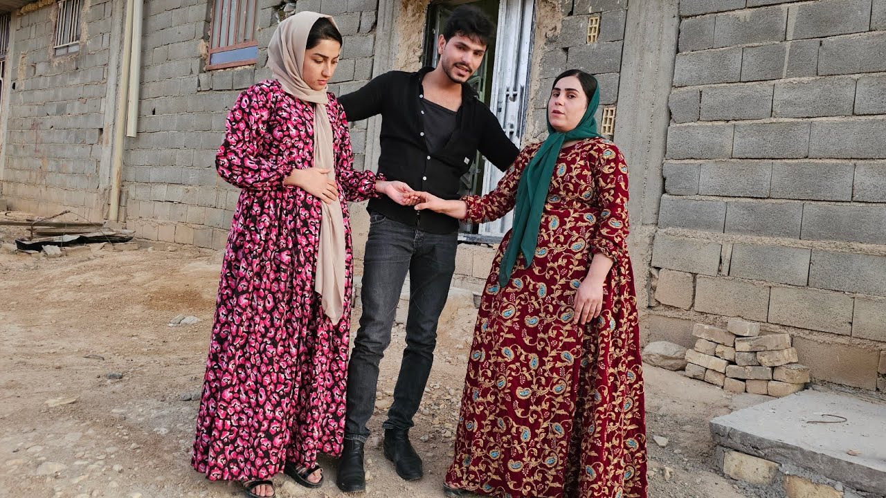 Is Omid fascinated by Zahra's secret caresses?