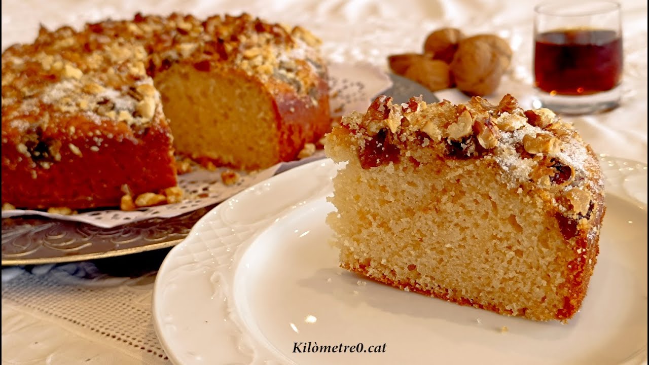 Deliciosa coca de ratafia con pasas y crujiente de nueces. / Recetas de cocina / Postres fáciles