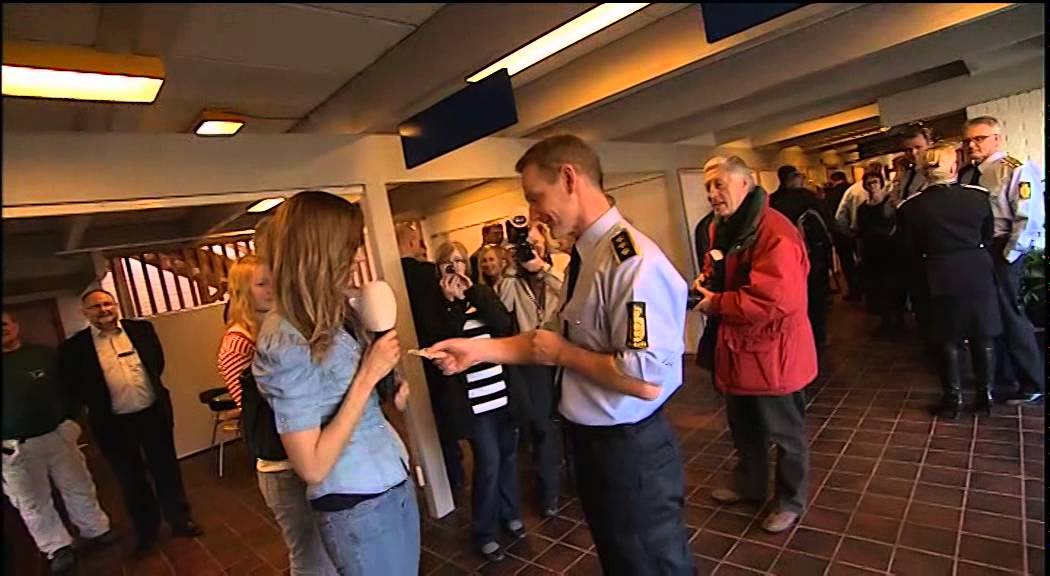 Signe Molde bliver ANHOLDT med KNIVE og økse. Pisse SJOVT!!!!