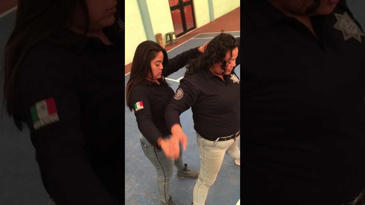 Policías en acción Inspección mujer a mujer