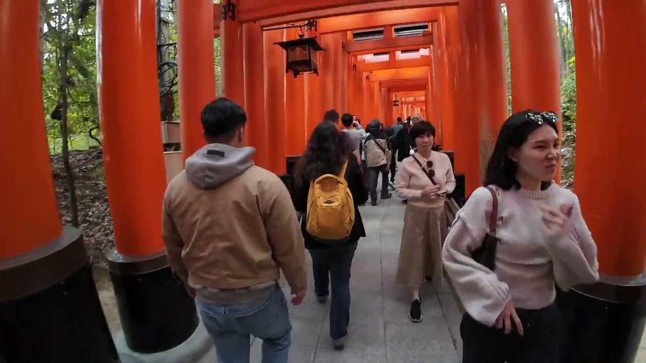 Senbon Torii (Thousand Red Gate Thingies), Kyoto, Japan: Hiking lower temple halfway up the mountain