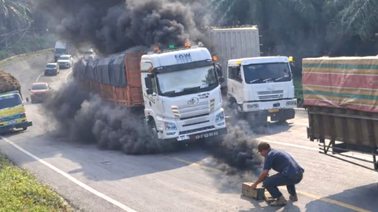 Amazing‼️Sopir Panik Ganjal Terbang,Truck Meluncur Kencang Di Bukit Kodok