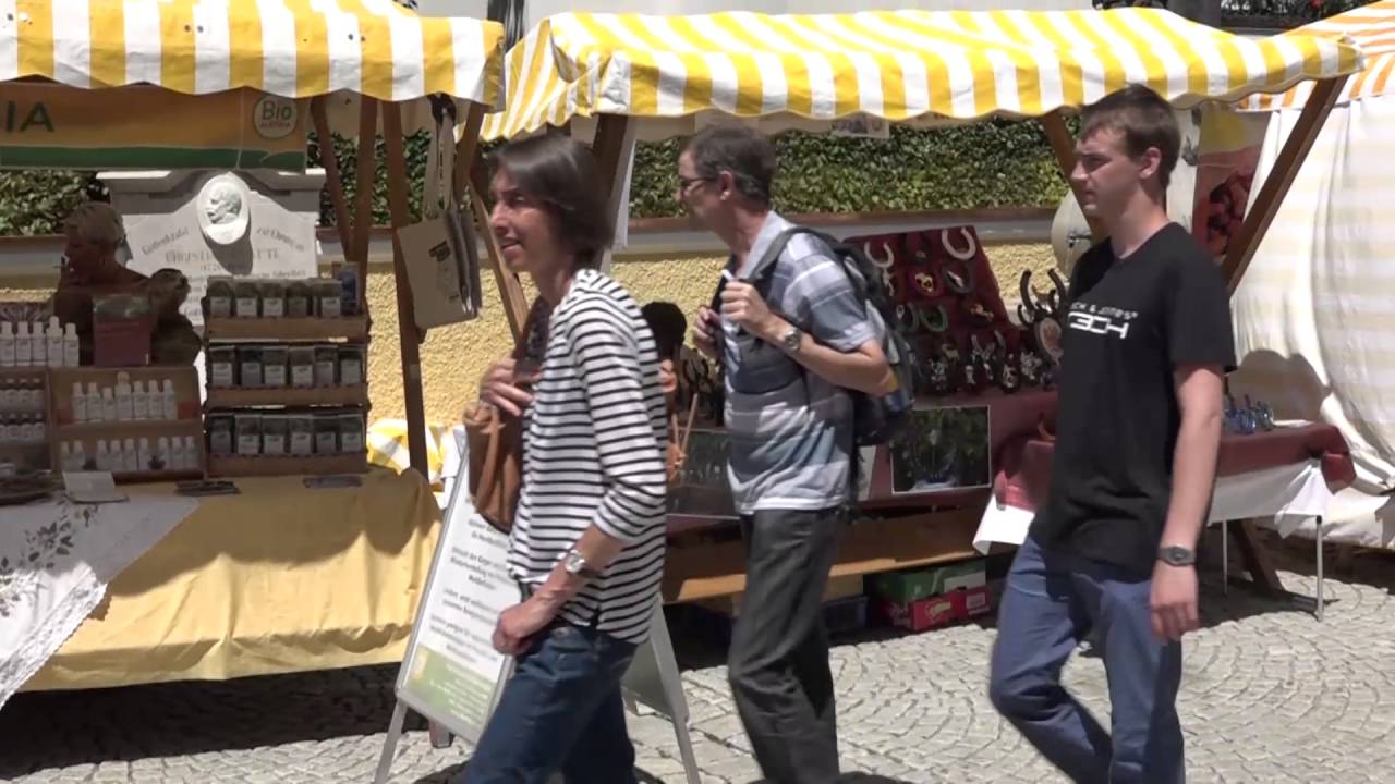 Wochenmarkt in St. Johann in Tirol - Markt in den Kitzbüheler Alpen