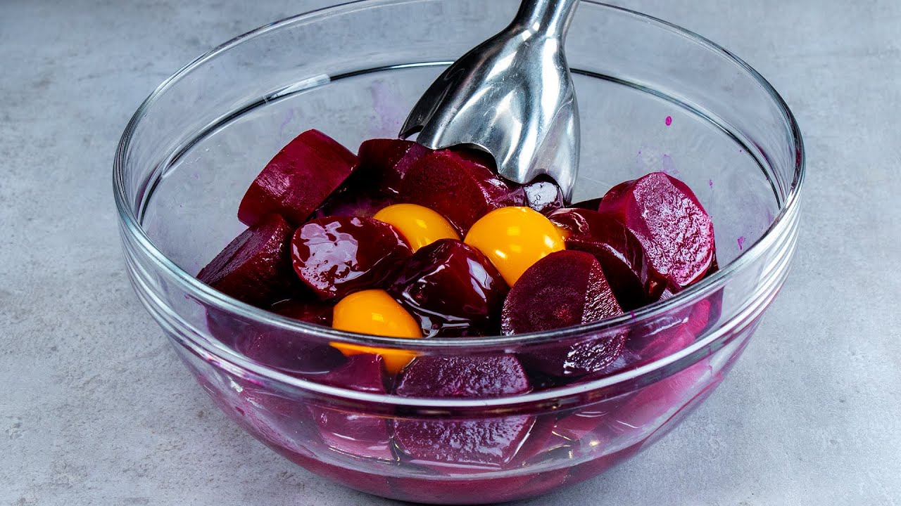 Mixeaza sfecla cu oua! Mereu vei reveni la acest super truc!