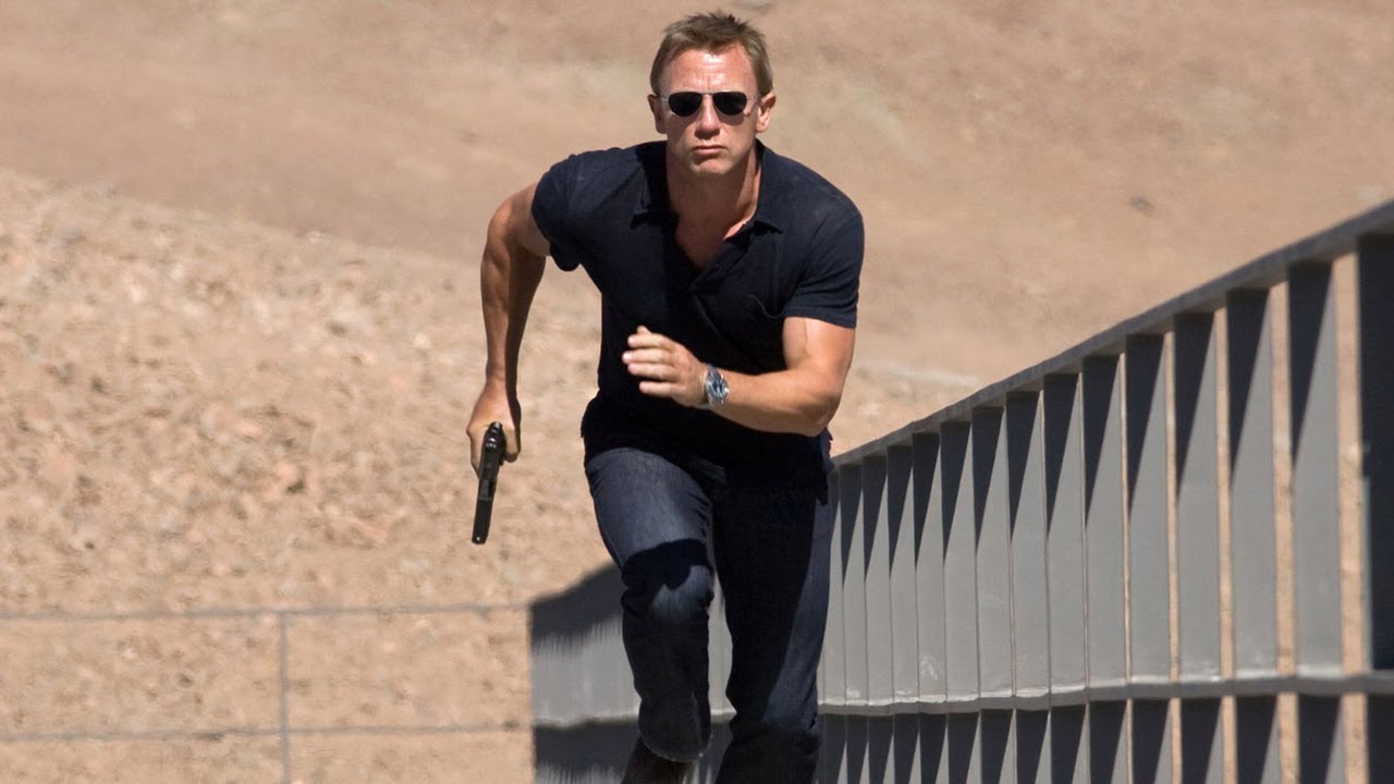 Daniel Craig James Bond Tribute - Hero (James Bond but I need a hero is playing)