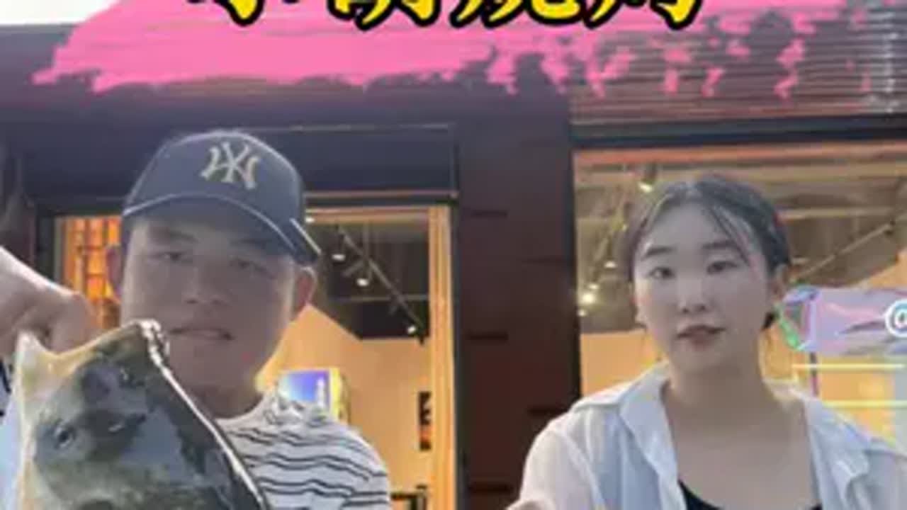 鱼换万物 烧烤店老板娘的妈妈想吃大鱼头，看我一身钓技如何狂拉大鱼，让老板娘喜笑开颜...鱼换万物 这就是钓鱼换饭的天花板了 交换美好 钓鱼