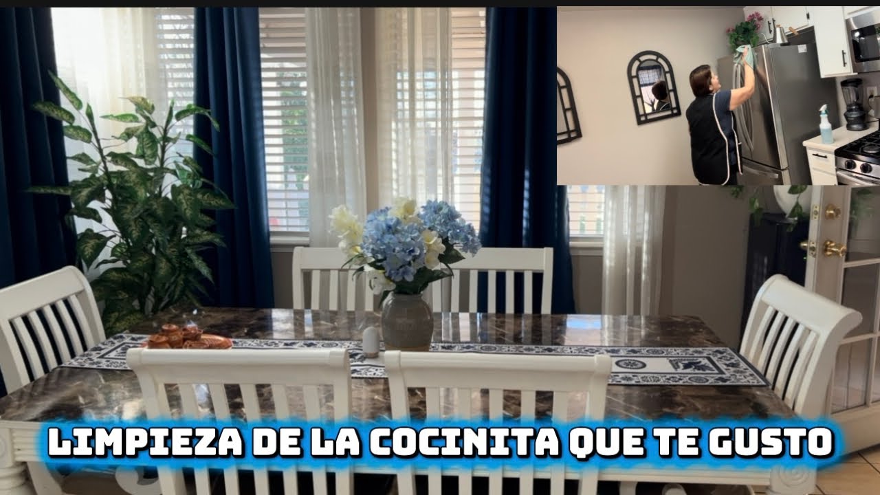 Limpiando la cocinita que tanto les gusto...