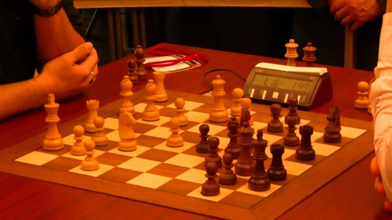 Carlsen outplays Nakamura in the 1st round of the World Blitz Chess Championship 2010