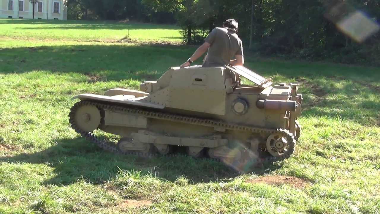 TANKETTE ITALIANO MOD. L3/33 AL RADUNO MEZZI MILITARI STORICI A TERNAVASSO (TO) 30 - 6 - 2013.
