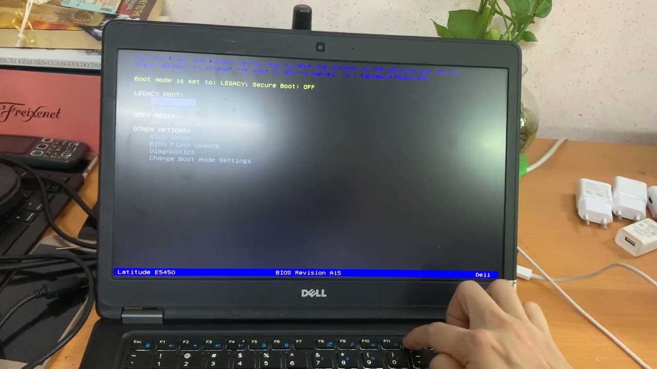 Dell Latitude E5450 Boot Menu with F12 key. Setup Bios Menu with F2 Key