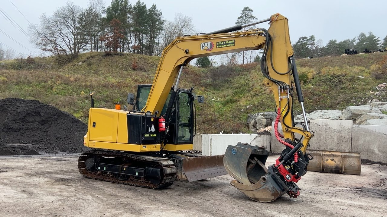 Köp Grävmaskin CAT 307.5 med rotator m grip och 3 skopor på Klaravik