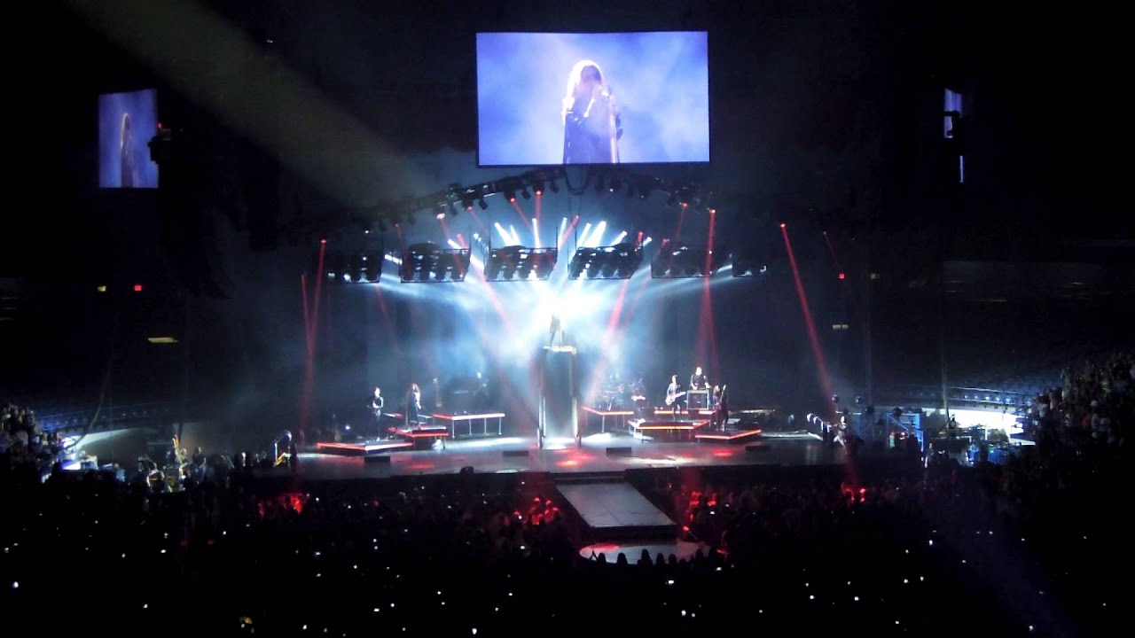 Shania Twain Opening with Rock This Country Jul 2015