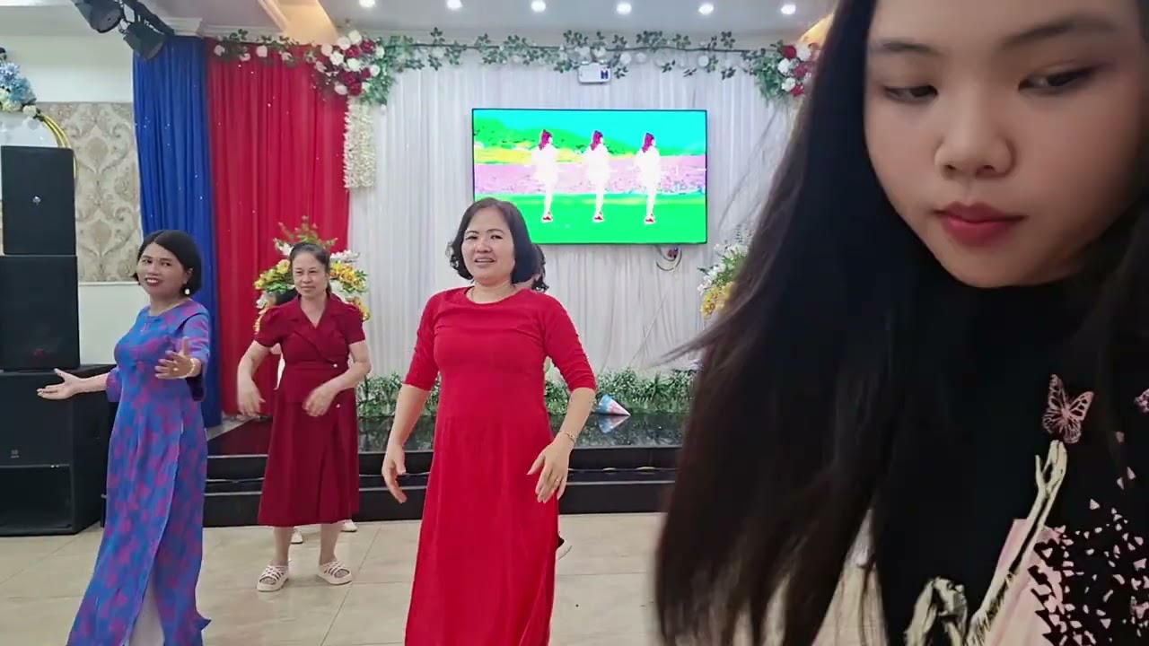 Hãy sống cho tuổi trẻ . Hoi dong nghiep may 3