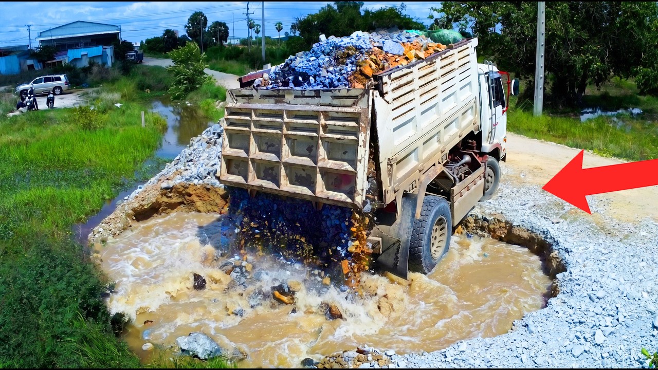 Perfectly Skills Bulldozer Push of Soil! | Transforming a Landfill Dumping & Dozer in Actions!