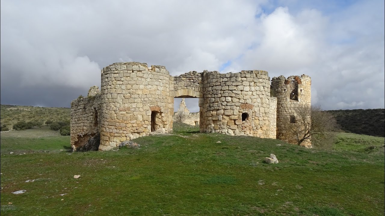 Explorando Castillo de Saelices (Cuenca)