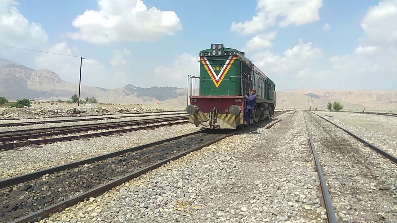 Engine Attaching With Jaffar Express At Aab-e-Ghum || Pakistan Railways