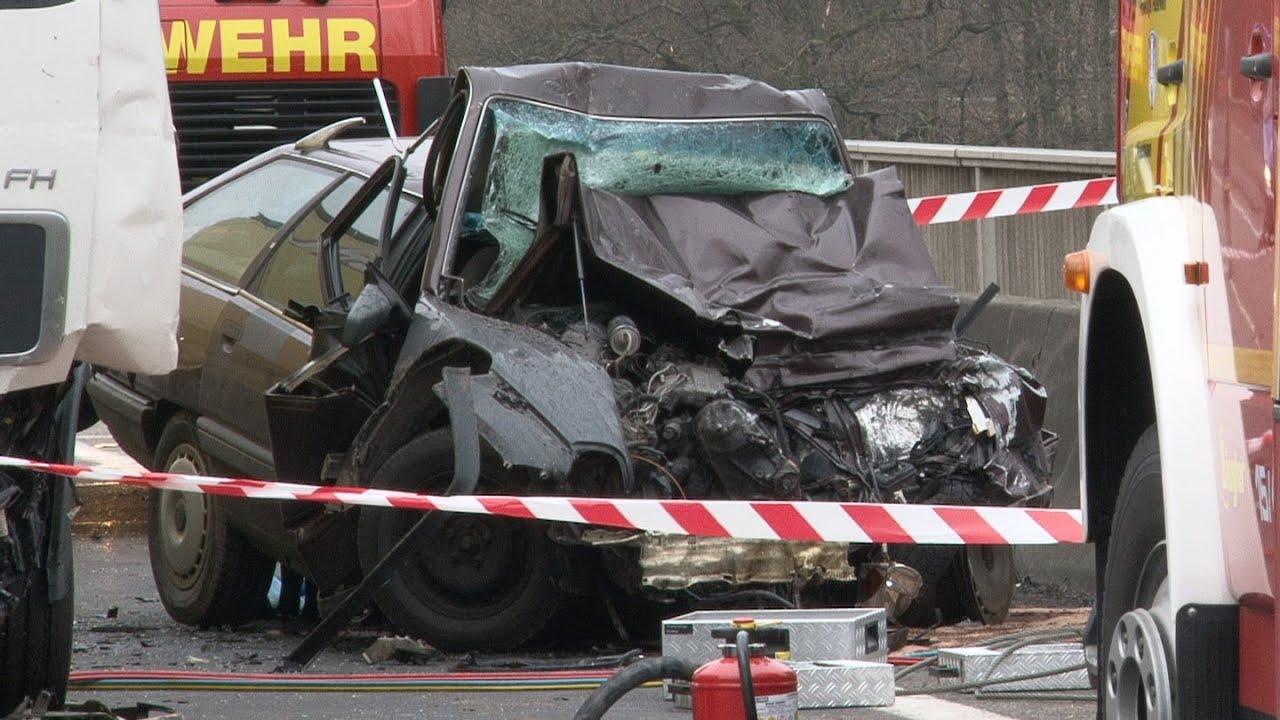 Tödlicher Unfall auf der B27 - PKW frontal gegen LKW 10.03.2012