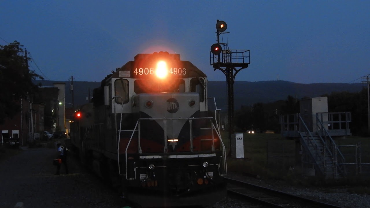 Metro North GP40PH-2 4906 arriving into port jervis