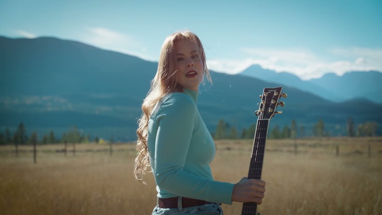 Big Shoes To Fill - Emma Kade (Official Visualizer and Lyric Video)