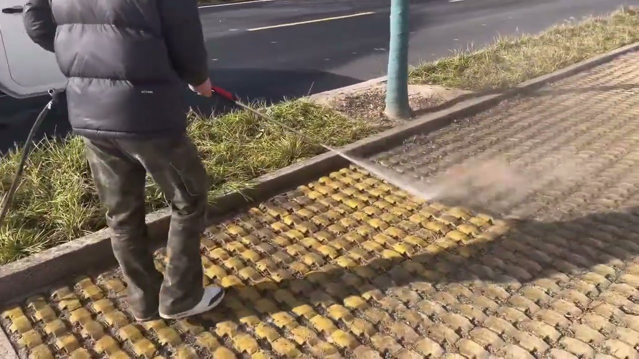 Revolutionize Road Maintenance with Luhuan’s Electric Mini Road Maintenance Vehicle