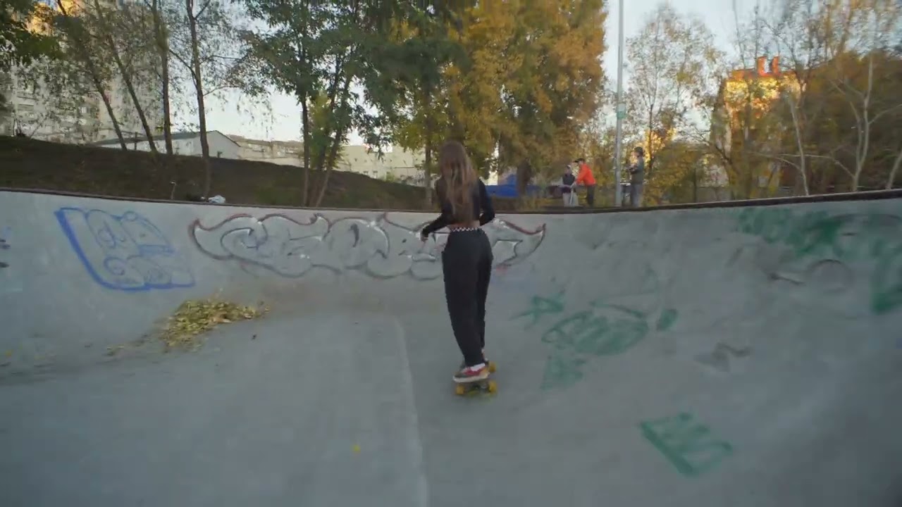 Cruiser Skate Riding In a Kyiv's Pool Skatepark